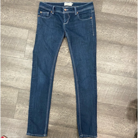 Denim - Denim rack Los Angeles‎ size 9 jeans P Dash 620. Great condition.